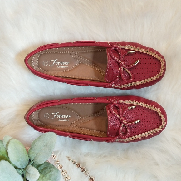 Forever Comfort Red Loafers/Moccasins NWT - Picture 9 of 10